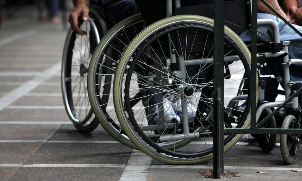 Τρόμος για ΑμεΑ στην Φθιώτιδα: Έπεσε με το αναπηρικό του αμαξίδιο σε λιμάνι